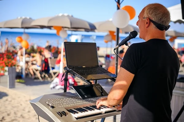 Dzīvā mūzika kafejnīca Stories