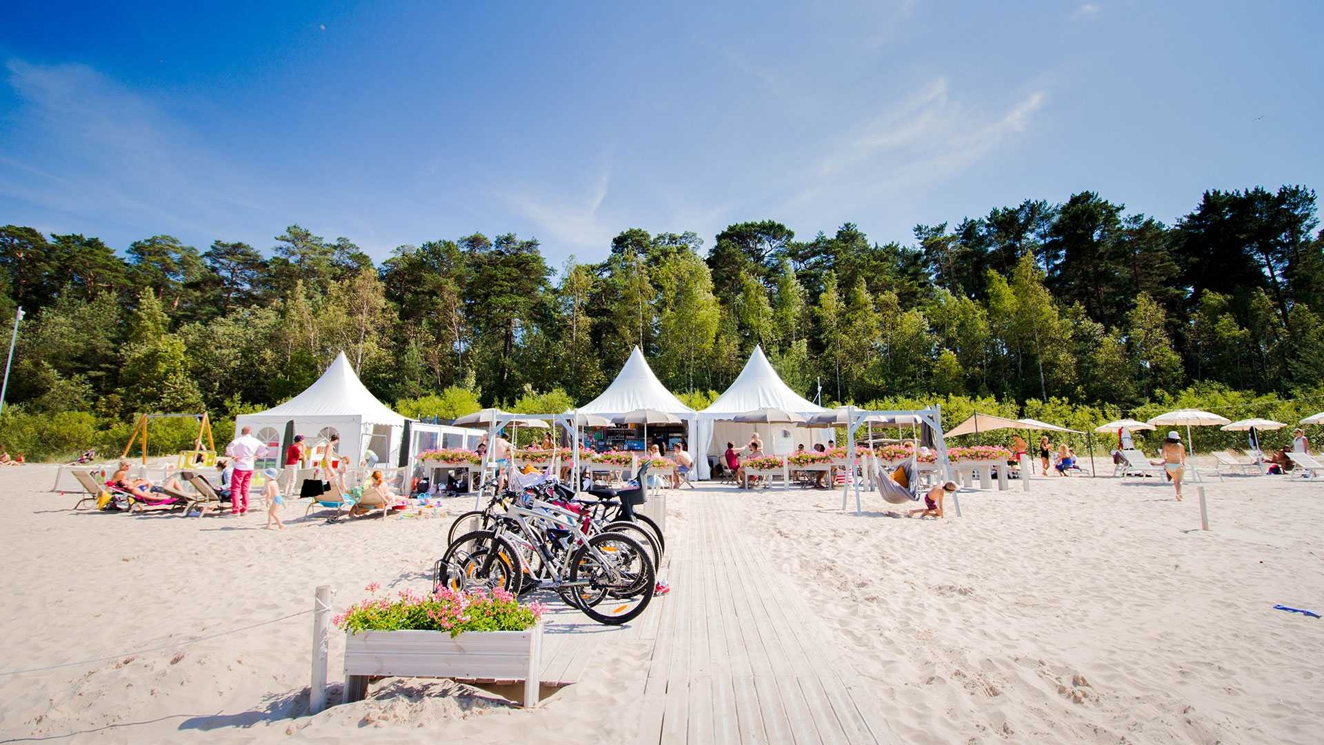 Pludmales kafejnīca Jūrmalā